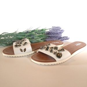 Mossimo Supply Co. Shoes - Mossimo White Sandals with Rhinestones Size 8.5 Mossimo Supply Co. Shoes - Mossimo White Sandals with Rhinestones Size 8.5